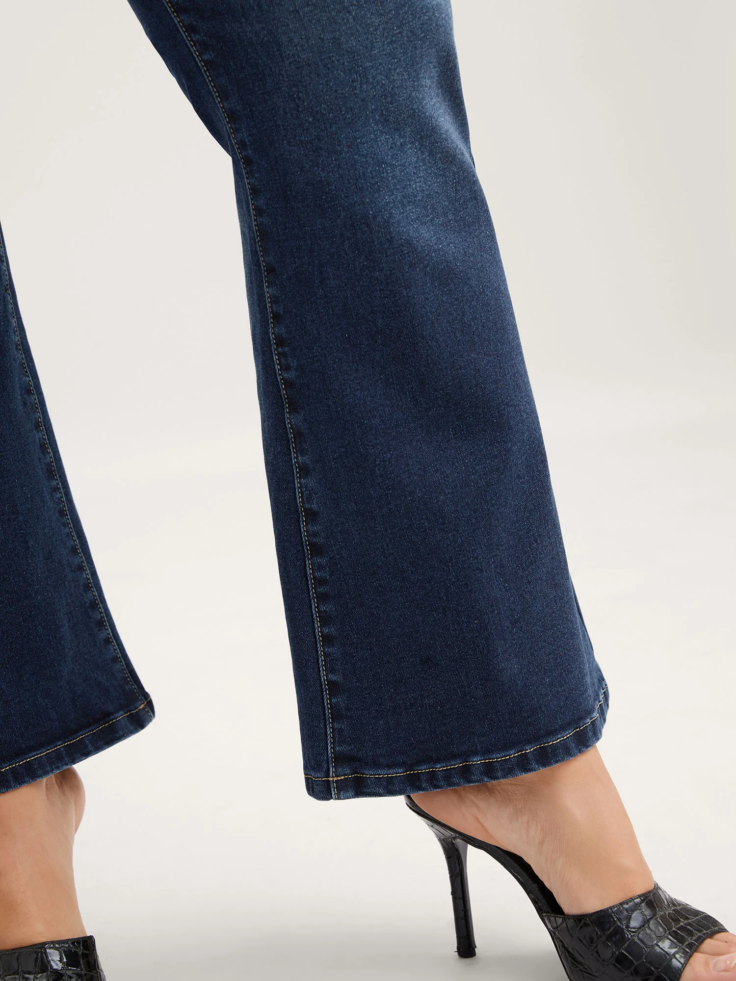 No Waist Gap Flared Cropped Jeans - Image 4