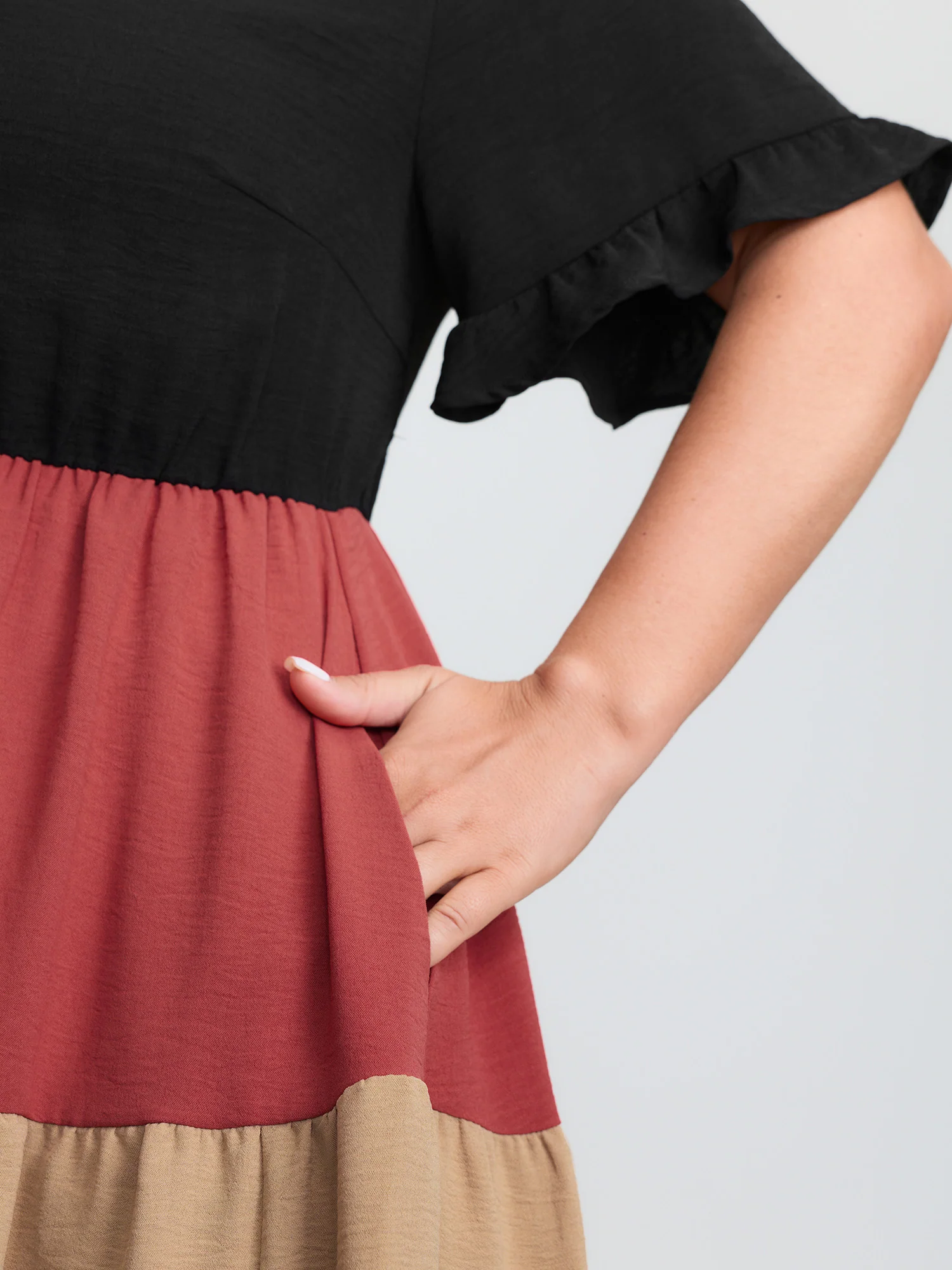 Colorblock Tiered Pockets Midi Dress - Image 4
