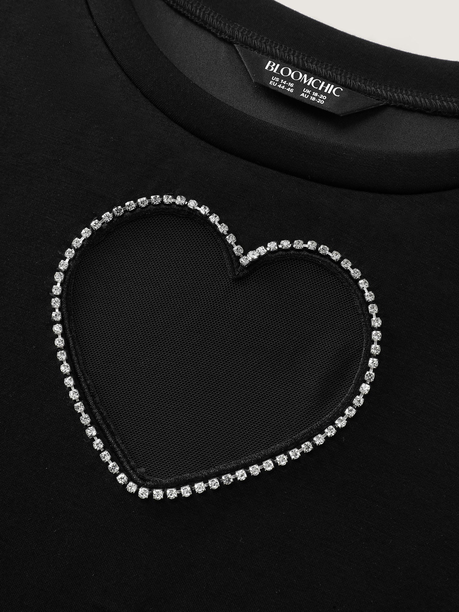 Heart-Shaped Cut-Out Diamond T-Shirt - Image 6