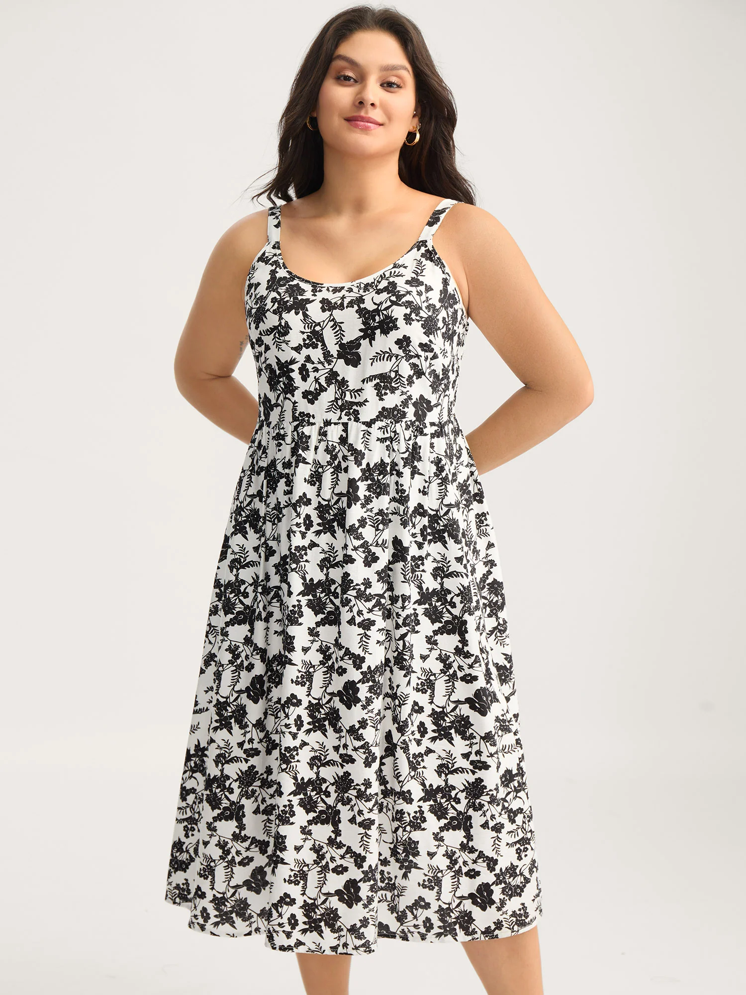 Monochrome Florals Shirred Backless Midi Dress - Image 2