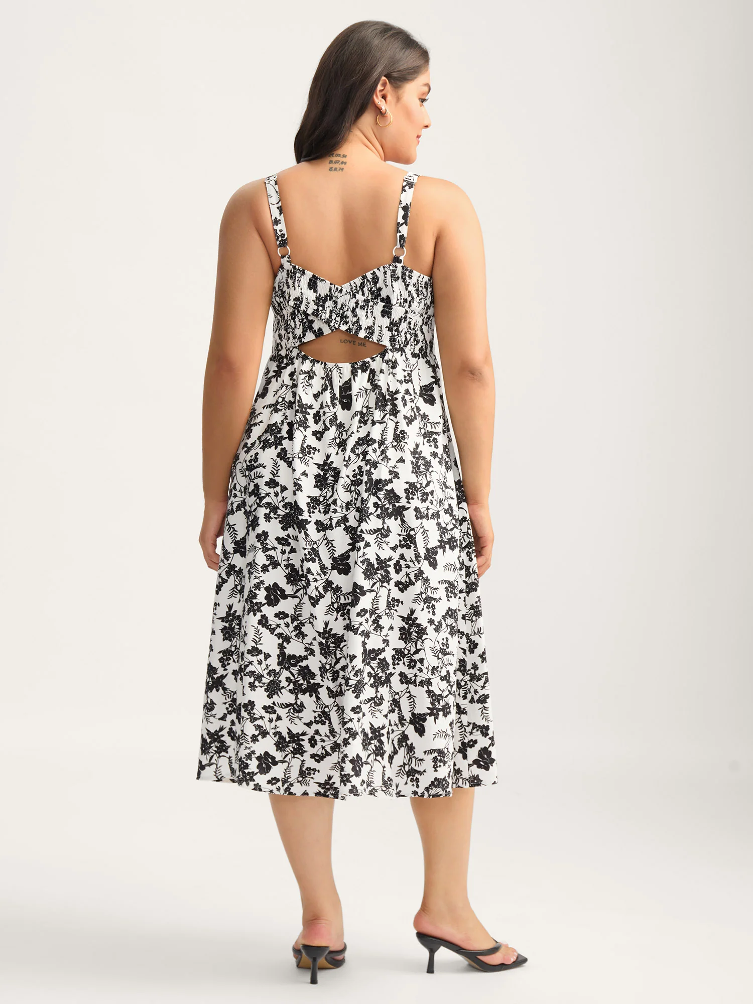 Monochrome Florals Shirred Backless Midi Dress - Image 4