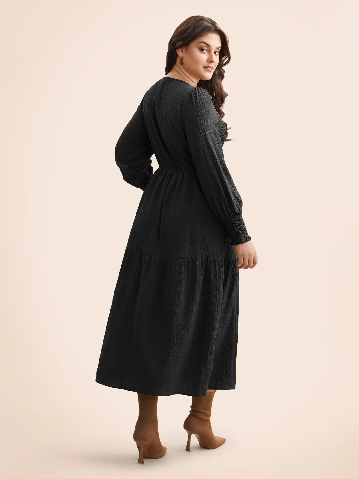 Plain Textured Shirred Midi Dress - Image 10