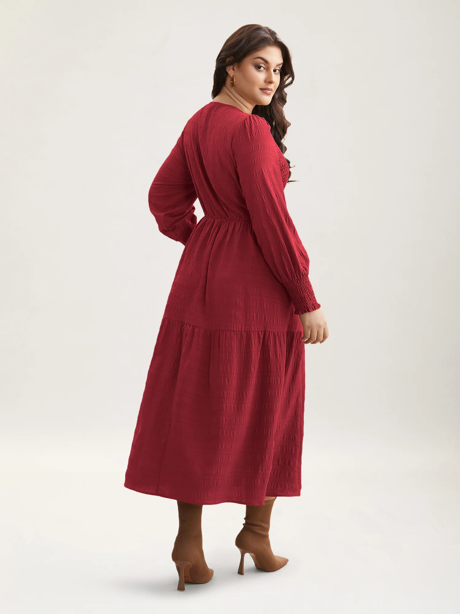 Plain Textured Shirred Midi Dress - Image 13