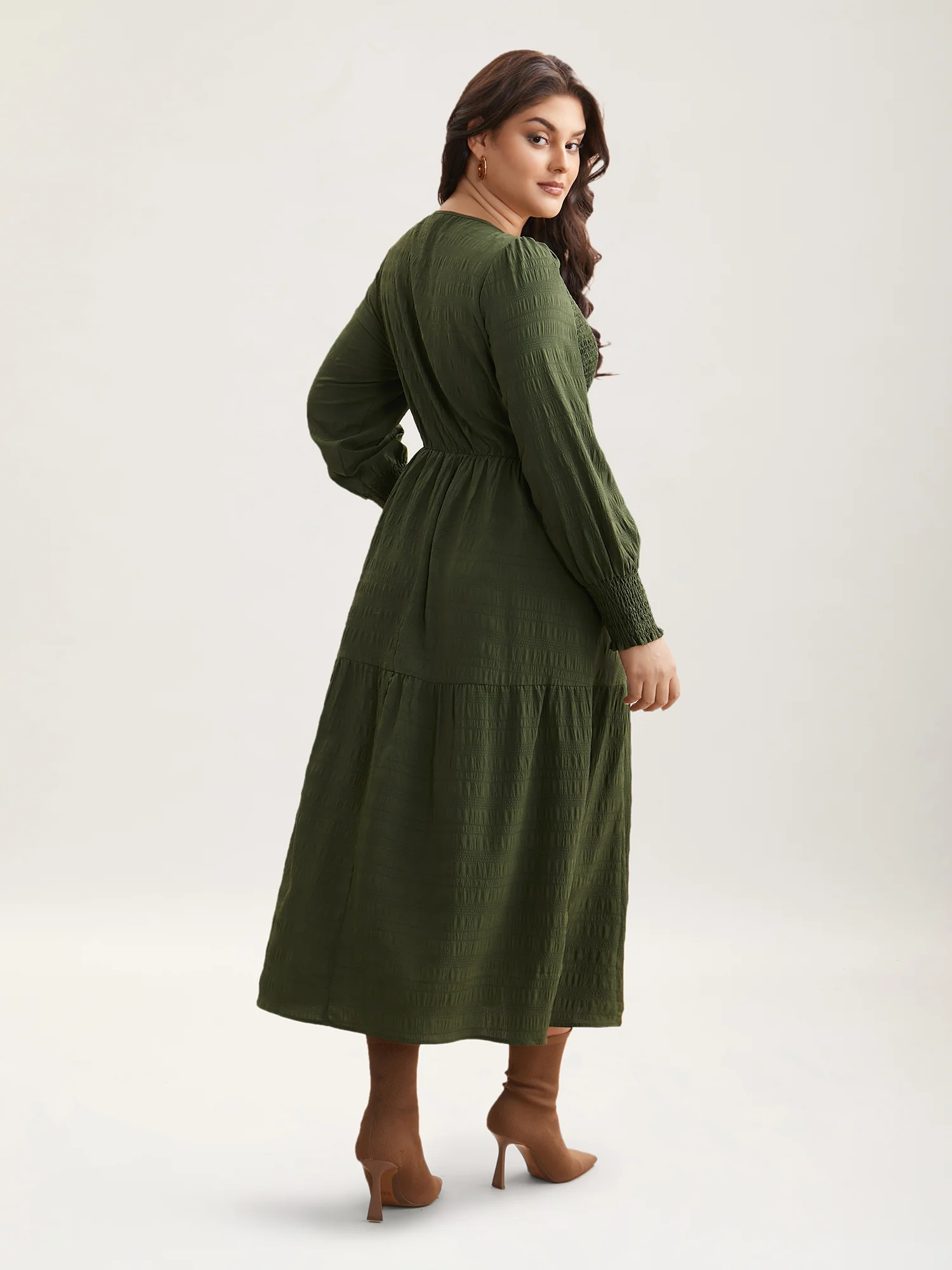 Plain Textured Shirred Midi Dress - Image 19