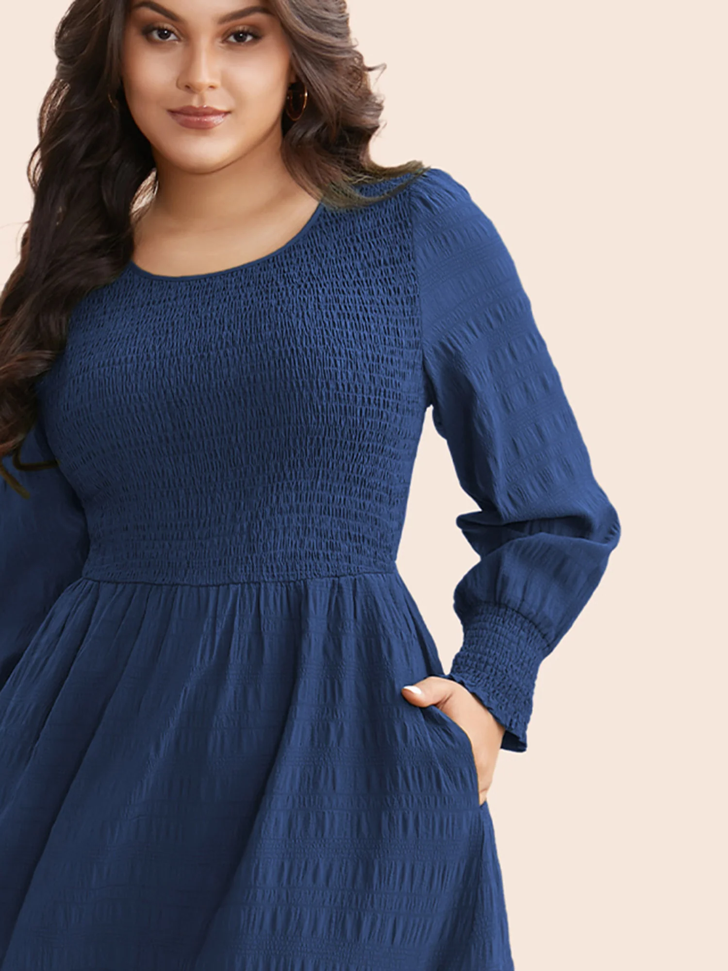 Plain Textured Shirred Midi Dress - Image 4