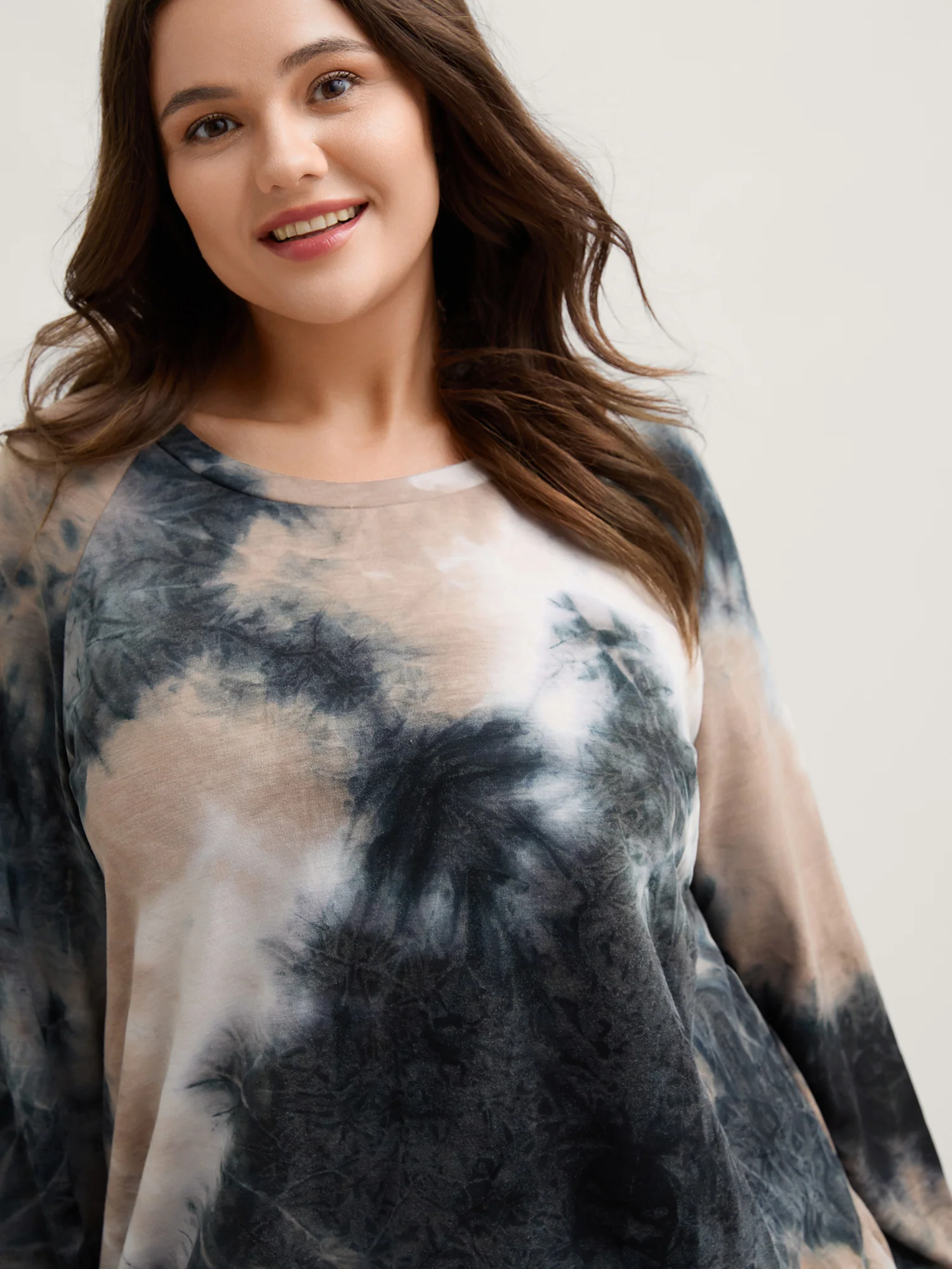 Round Neck Tie-Dye Sweatshirt - Image 6