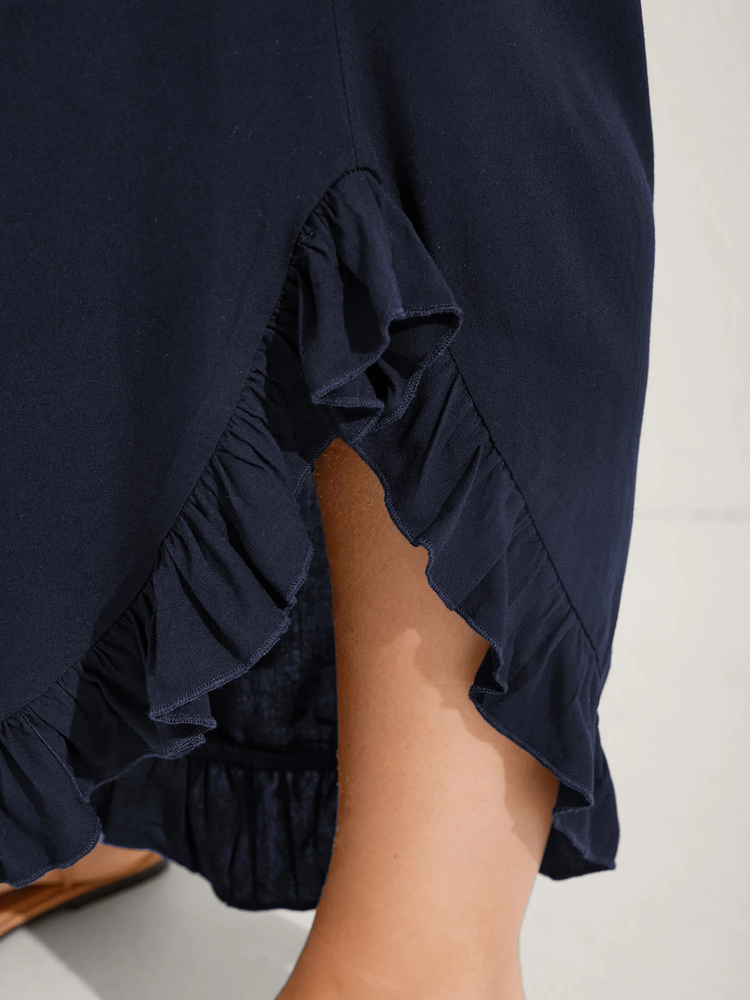 Ruffled Curvy Hem Wide-Leg Pants - Image 12