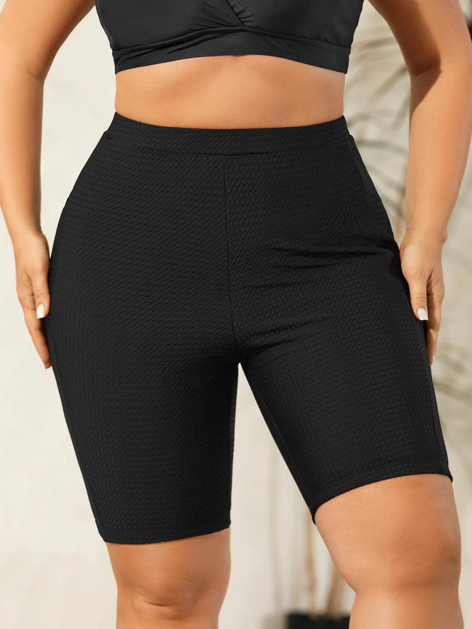 Textured Side Pockets Sculpting Swim Bottoms - Image 4