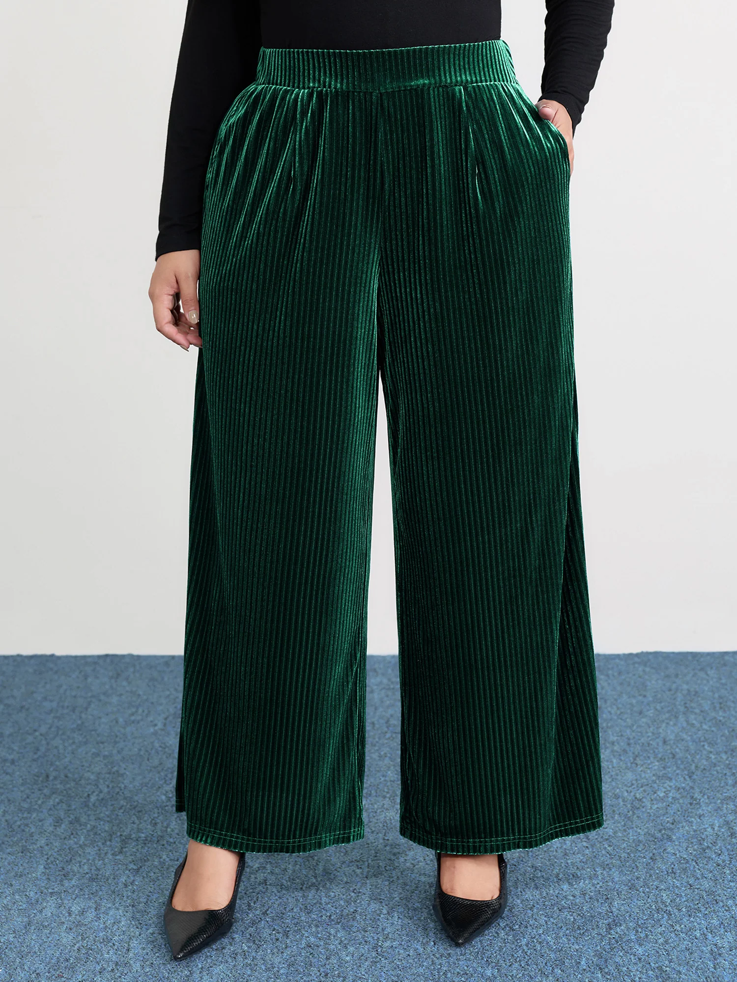Textured Wide-Leg Flowy Pants - Image 2