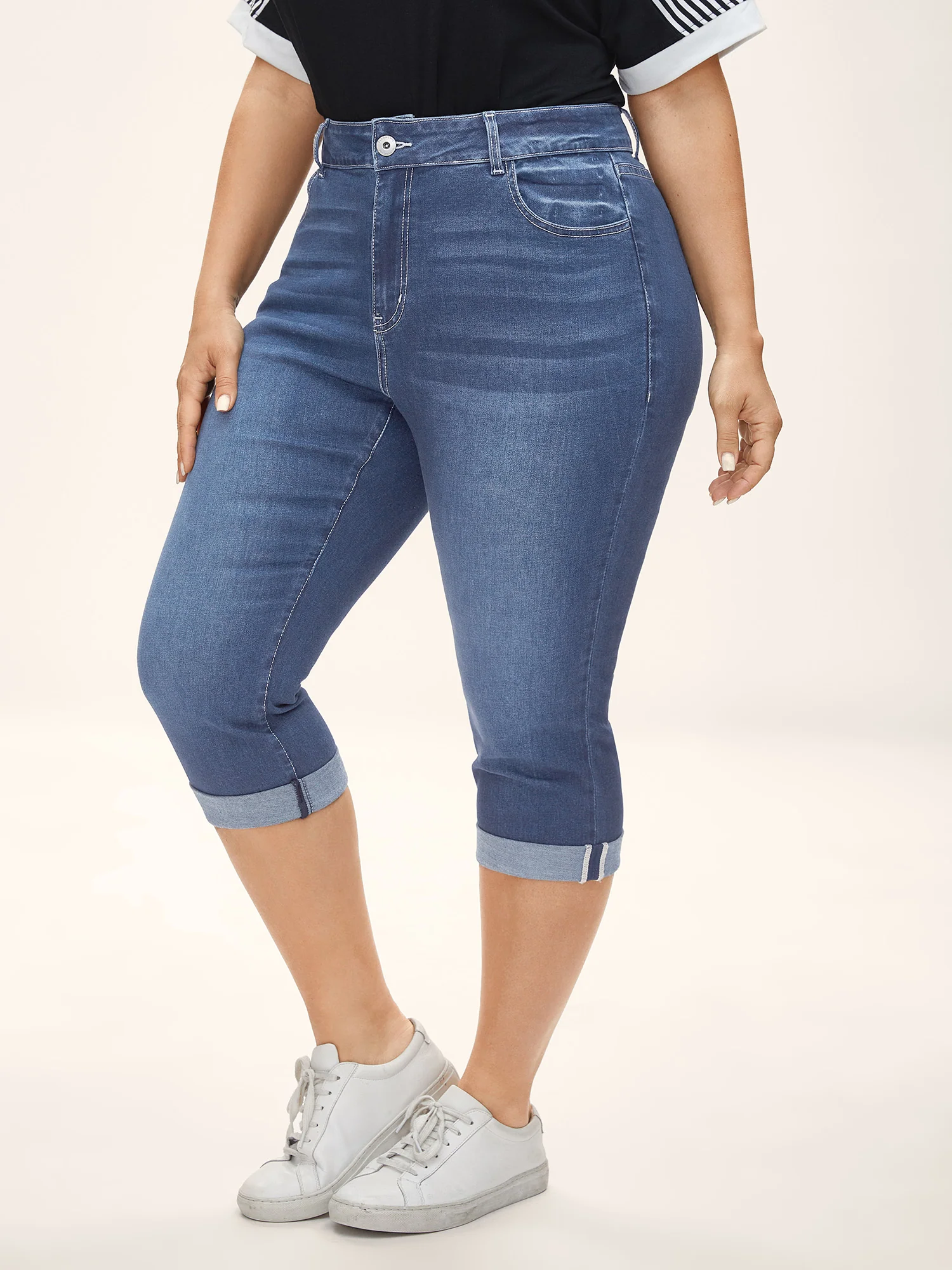 Folded Hem High-Rise Skinny-Fit Capri Jeans - Image 10