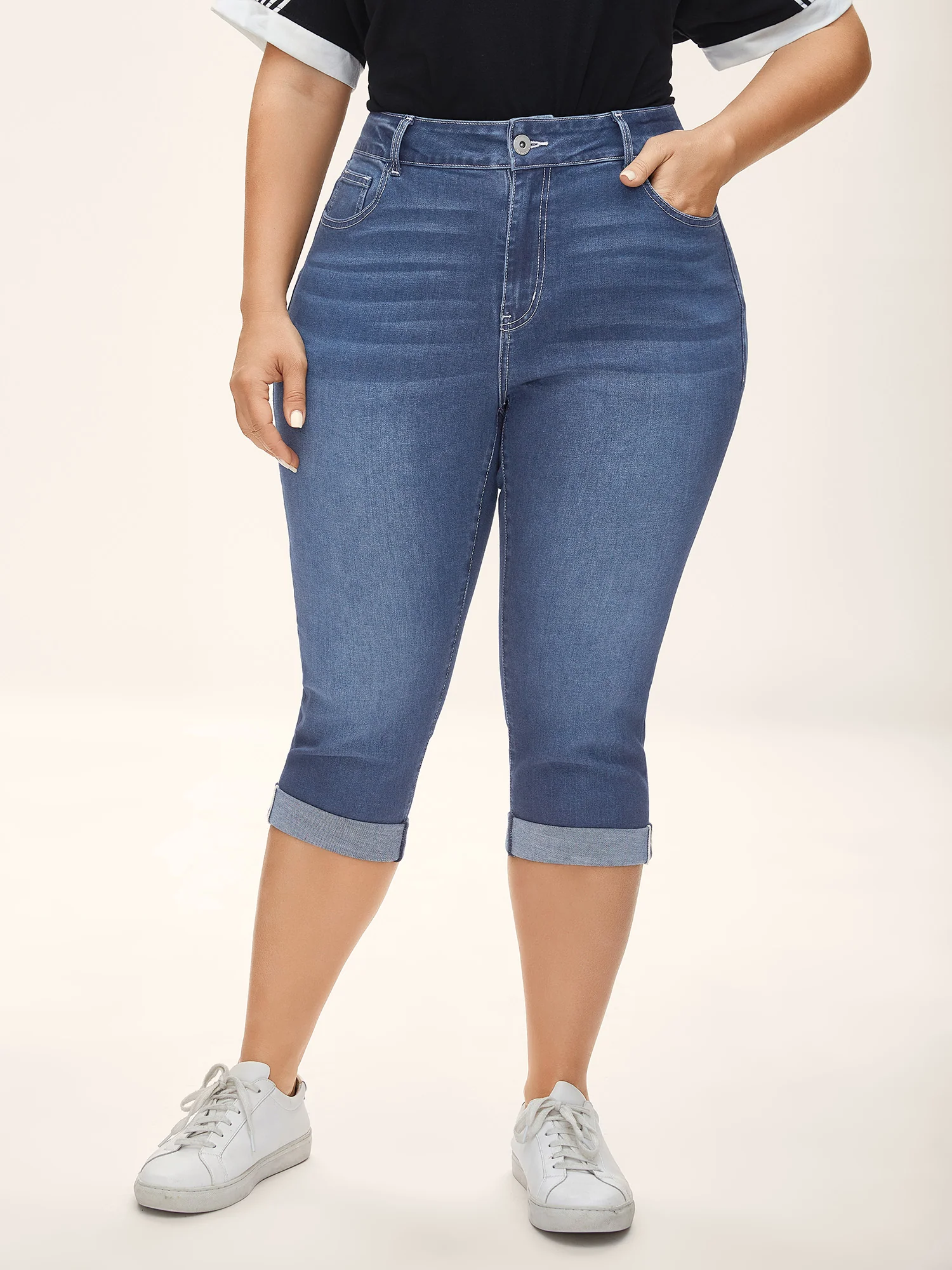 Folded Hem High-Rise Skinny-Fit Capri Jeans - Image 11